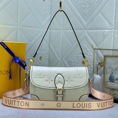 LOUIS VUITTON    2023新款女生時尚休閒包  尺寸：25x9x15CM