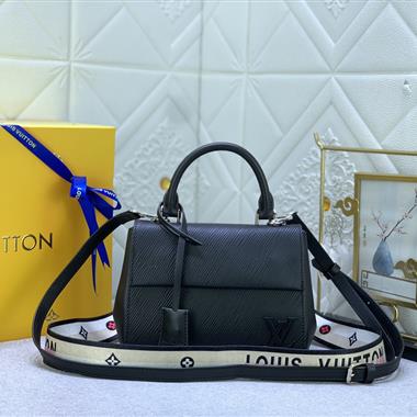 LOUIS VUITTON    2023新款女生時尚休閒包  尺寸：20*16*7.5CM