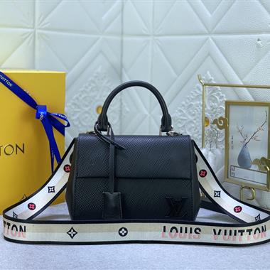 LOUIS VUITTON    2023新款女生時尚休閒包  尺寸：20*16*7.5CM