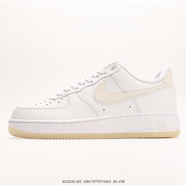 Nike Wmns Air Force 1 07 EssentialWhite Sole Glow