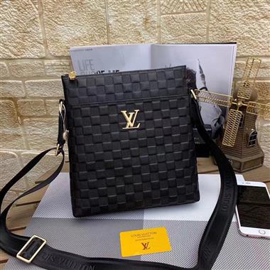 LOUIS VUITTON  2023新款男生時尚休閒包 尺寸：25*28*5CM