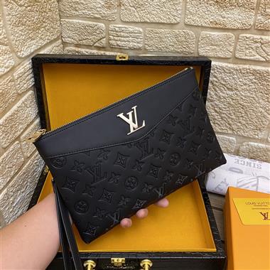 LOUIS VUITTON    2023新款男生時尚休閒包 尺寸：28*19*3CM