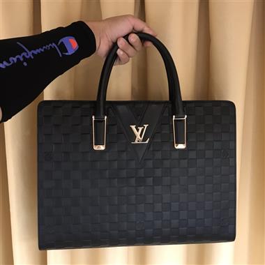 LOUIS VUITTON    2023新款男生時尚休閒包 尺寸：39-30-8CM