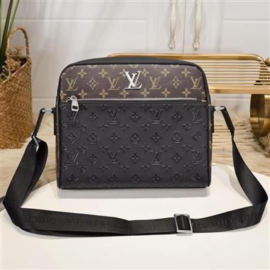 LOUIS VUITTON    2023新款男生時尚休閒包  尺寸：25*28*5CM