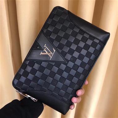 LOUIS VUITTON    2023新款男生時尚休閒包  尺寸：28-20-6CM