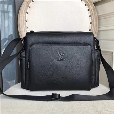 LOUIS VUITTON    2023新款男生時尚休閒包  尺寸：28*17*5CM