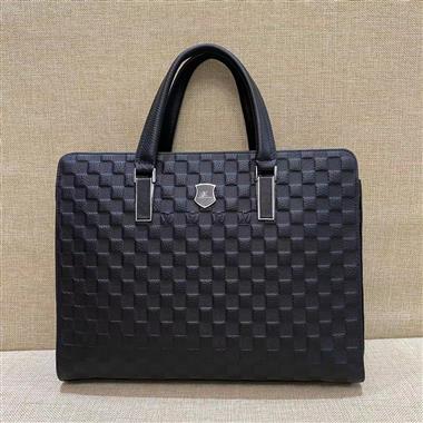 LOUIS VUITTON    2023新款男生時尚休閒包  尺寸：39-29-7CM