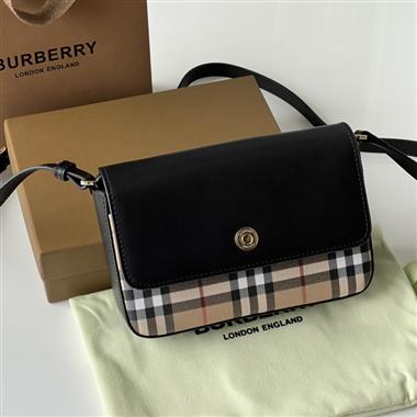 BURBERRY   2023新款女生時尚休閒包 尺寸：13.5*20*5CM