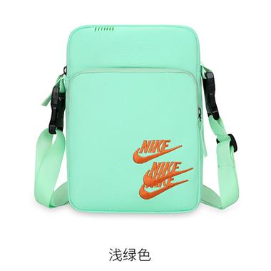 NIKE  2023新款時尚休閒包   尺寸：23*16*8CM