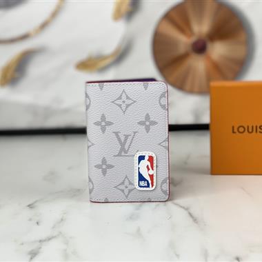 LOUIS VUITTON   2023新款時尚休閒包 尺寸：8 x 11 x 1CM