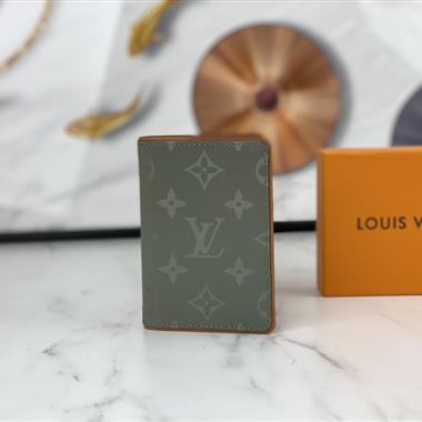 LOUIS VUITTON   2023新款時尚休閒包 尺寸：8 x 11 x 1CM