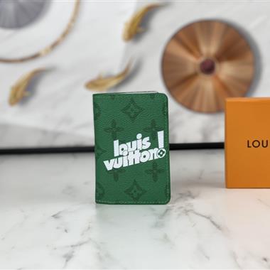 LOUIS VUITTON   2023新款時尚休閒包 尺寸：8 x 11 x 1CM