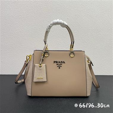 PRADA    2023新款女生時尚休閒包 尺寸：30-23-13CM