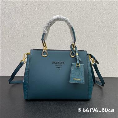 PRADA    2023新款女生時尚休閒包 尺寸：30-23-13CM