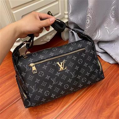 LOUIS VUITTON   2023新款女生時尚休閒包 尺寸：33-18-12CM