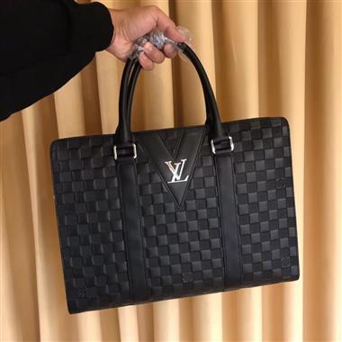 LOUIS VUITTON   2023新款女生時尚休閒包 尺寸：39-39-7CM