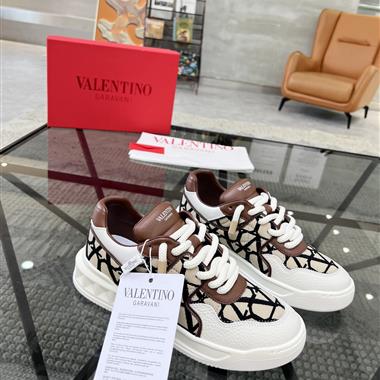 Valentino   2023新款休閒時尚男生鞋子