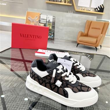 Valentino   2023新款休閒時尚男生鞋子