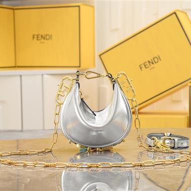 FENDI   2023新款女生時尚休閒包  尺寸：16.5x14x5CM