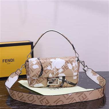 FENDI   2023新款女生時尚休閒包  尺寸：25*13CM