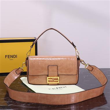 FENDI   2023新款女生時尚休閒包  尺寸：25*22*5CM