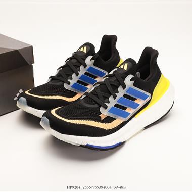 Adidas Ultra Boost Light 襪套式針織透氣運動慢跑鞋