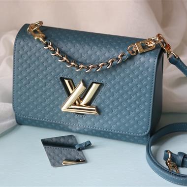 LOUIS VUITTON   2023新款女生時尚休閒包 尺寸：23-18-8CM