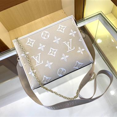 LOUIS VUITTON    2023新款女生時尚休閒包 尺寸：26.5-20-6CM