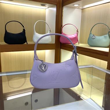 LOUIS VUITTON    2023新款女生時尚休閒包 尺寸：20.5*11*5CM