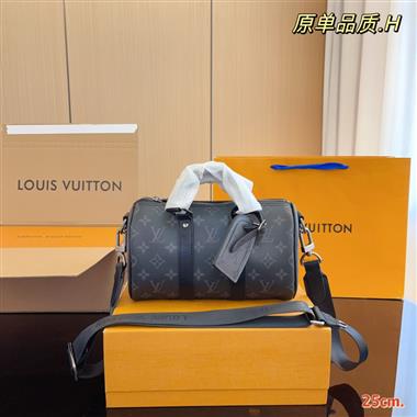 LOUIS VUITTON    2023新款男生時尚休閒包 尺寸：25*11*14CM