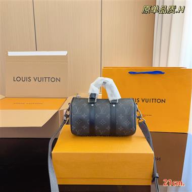 LOUIS VUITTON    2023新款男生時尚休閒包 尺寸：21*9*12CM