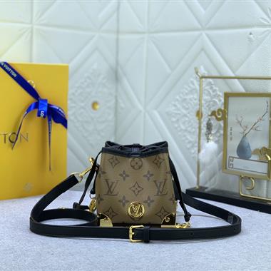 LOUIS VUITTON   2023新款女生時尚休閒包 尺寸：15*17CM