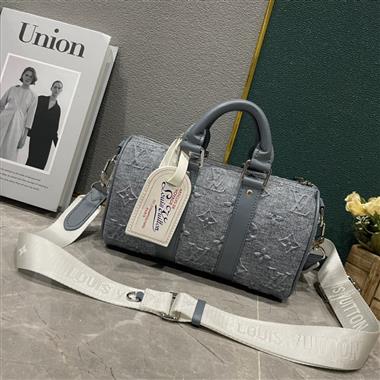 LOUIS VUITTON   2023新款男生時尚休閒包 尺寸：25*15*11CM