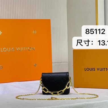 LOUIS VUITTON   2023新款女生時尚休閒包 尺寸：13*11*6CM