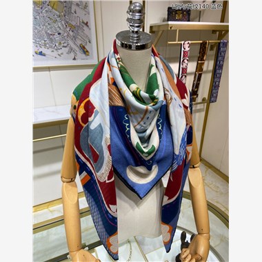 Louis Vuitton    2023秋冬新款時尚圍巾 尺寸：140-140
