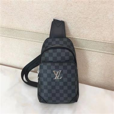 LOUIS VUITTON   2023新款女生時尚休閒包 尺寸：18-31-5CM