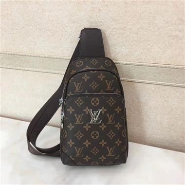 LOUIS VUITTON   2023新款女生時尚休閒包 尺寸：18-31-5CM