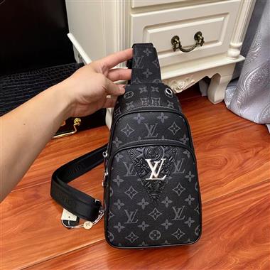 LOUIS VUITTON   2023新款男生時尚休閒包  尺寸：29-16-6CM