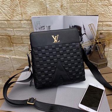 LOUIS VUITTON   2023新款男生時尚休閒包  尺寸：26-28-6CM