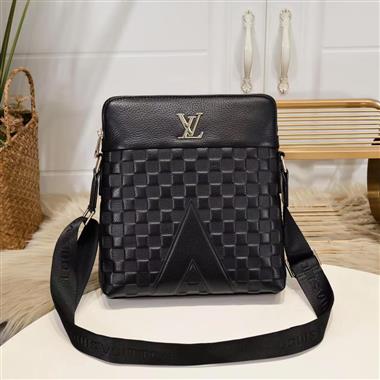 LOUIS VUITTON   2023新款男生時尚休閒包 尺寸：26-28-6CM