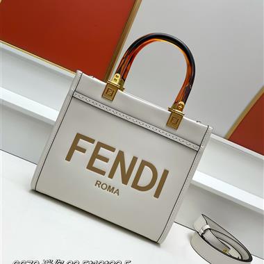 FENDI   2023新款女生時尚休閒包 尺寸：22.5×12×22.5CM