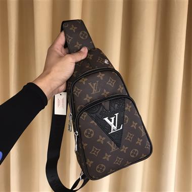 LOUIS VUITTON    2023新款男生時尚休閒包 尺寸：29-16-6CM