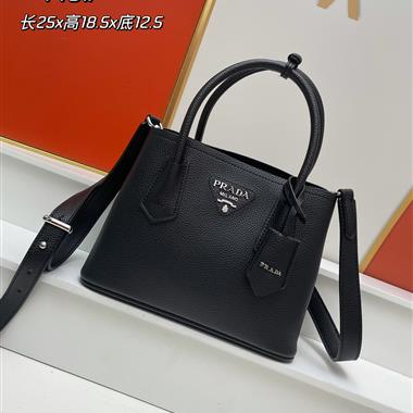 PRADA   2023新款女生時尚休閒包 尺寸：25*18.5*12.5CM