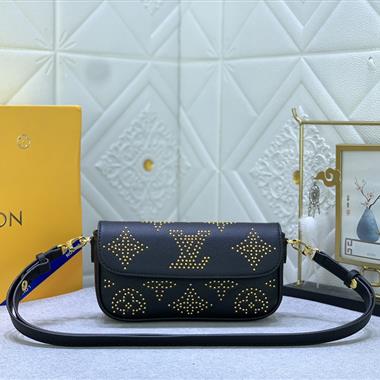 LOUIS VUITTON  2023新款女生時尚休閒包 尺寸：23.5*12*4.3CM