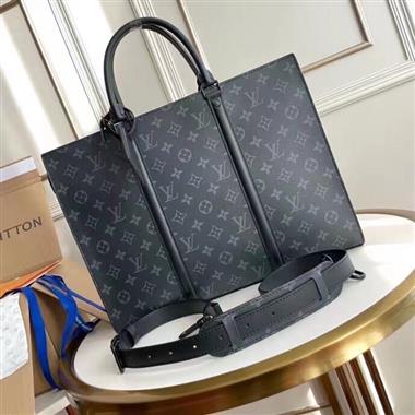 LOUIS VUITTON    2023新款男生時尚休閒包 尺寸：31*39*8.5CM