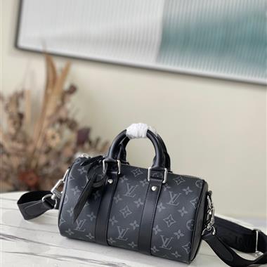 LOUIS VUITTON   2023新款男生時尚休閒包 尺寸：25*15*11CM