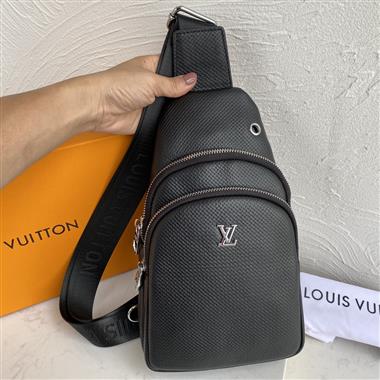 LOUIS VUITTON   2023新款男生時尚休閒包 尺寸：29×17×6.5CM