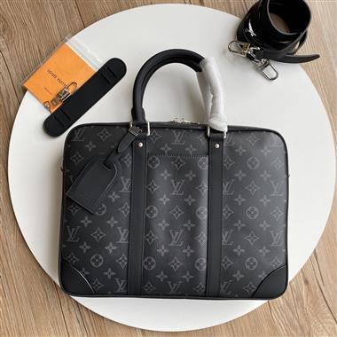 LOUIS VUITTON   2023新款男生時尚休閒包 尺寸：36.5x27.5x6CM