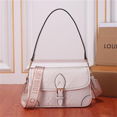 LOUIS VUITTON    2024新款女生時尚休閒包 尺寸：25*9*15CM