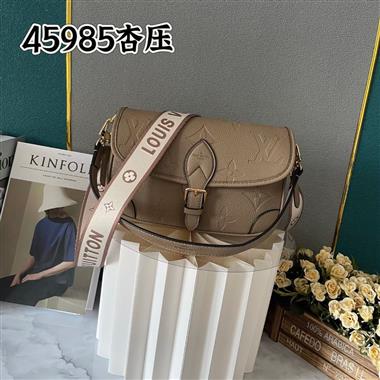 LOUIS VUITTON  2024新款女生時尚休閒包 尺寸：25*9*15CM